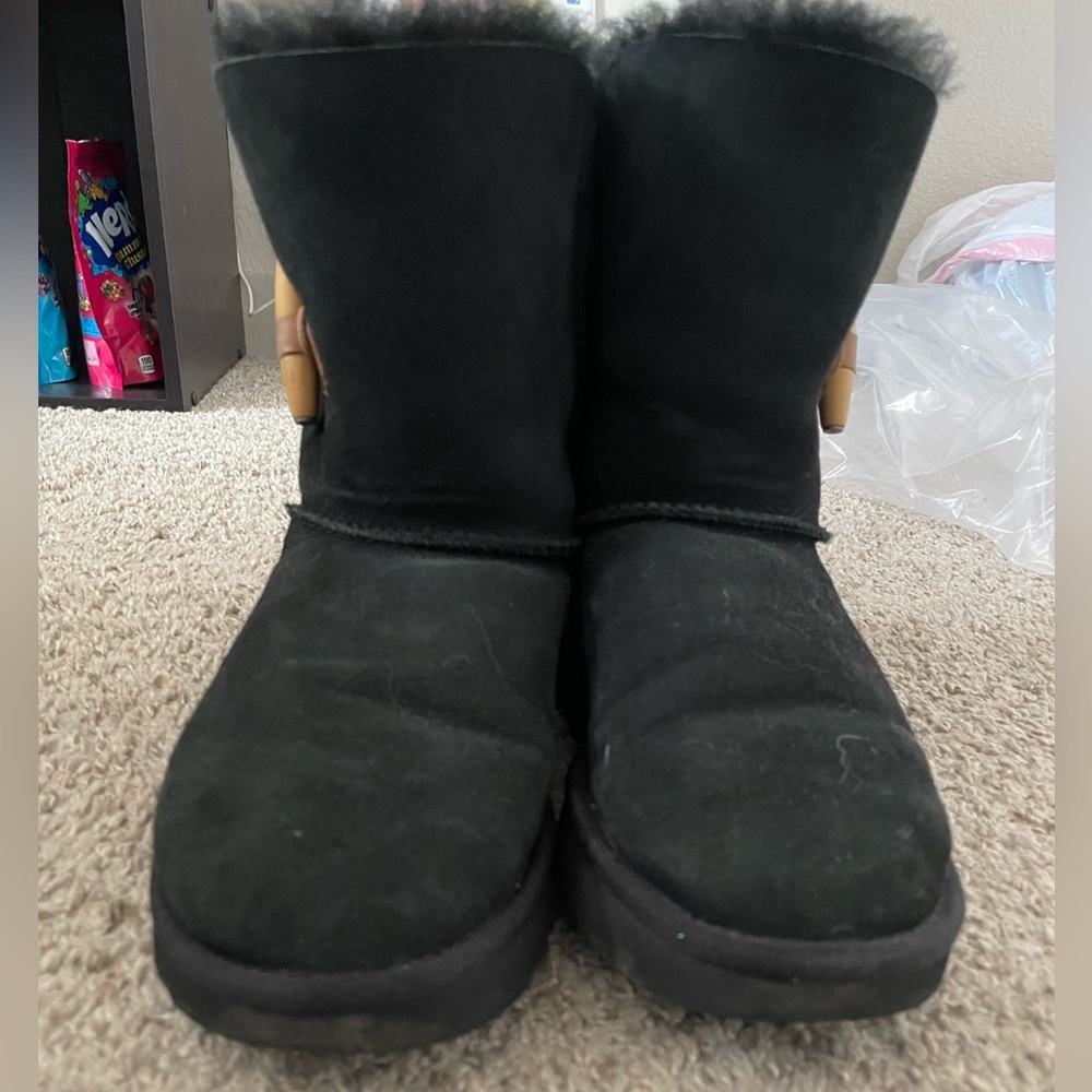Black Ugg boots